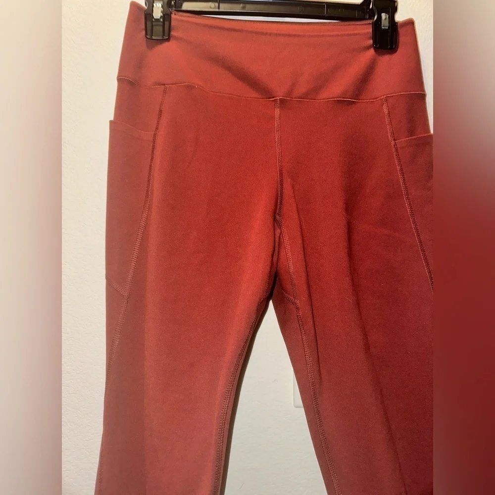 Uniqlo women’s burnt orange athletic leggings M activewear athleisure pockets